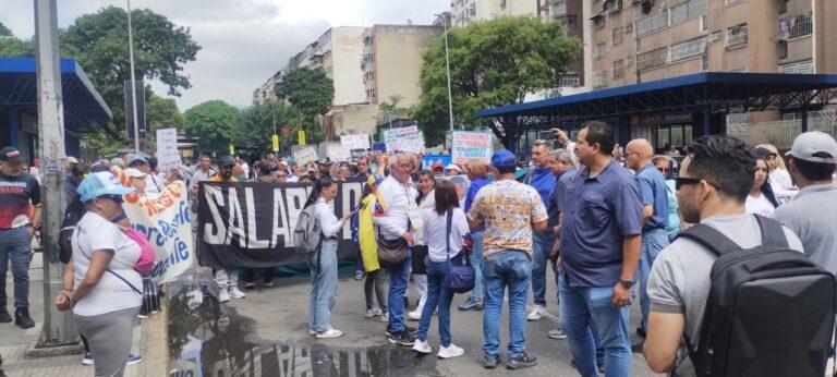 Gremios del sector salud marchan en Caracas por salarios dignos