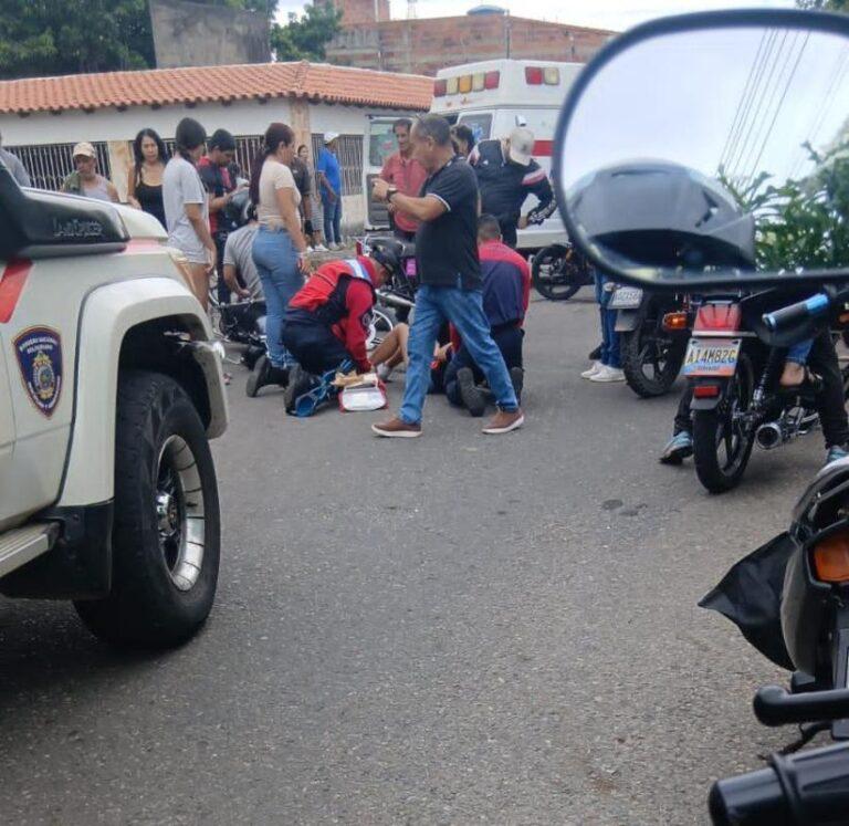 Cuatro lesionados en colisión de motos en Ureña