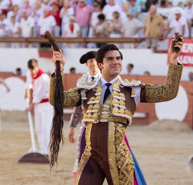 Jesús Enrique Colombo firma el primer indulto en la historia de la plaza de Mimizan