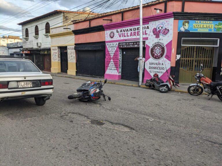 Dos lesionados en colisión de motos en San Antonio