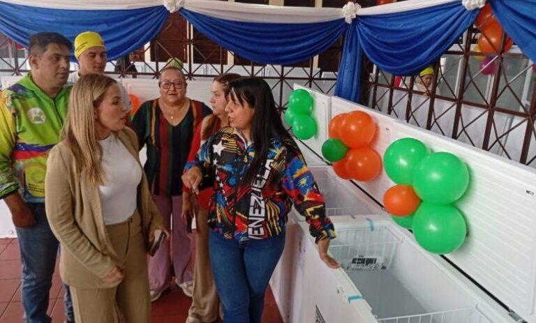 Equipan comedores de 29 escuelas regionales