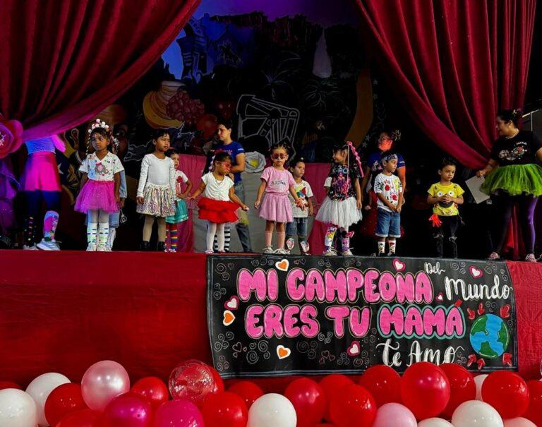Homenaje a las madres en escuela General Rafael Urdaneta