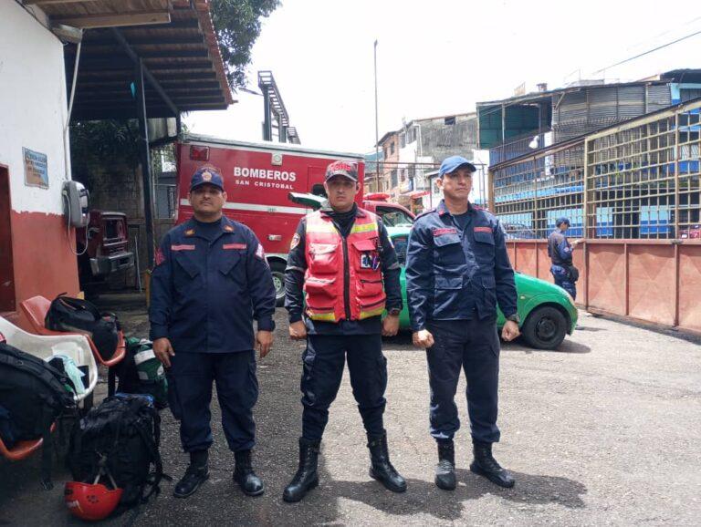 Tres funcionarios bomberiles de La Fría se movilizaron a La Guaira para brindar apoyo