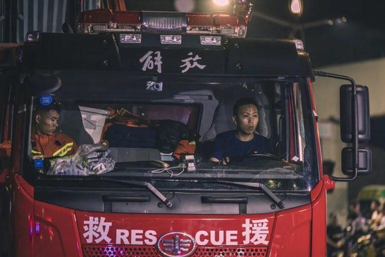 Mueren al menos 28 personas en un incendio de una fábrica de calzado en China