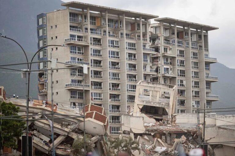 Gobierno entrega las primeras viviendas a afectados por los terremotos