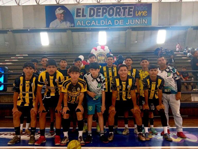 Un nuevo trofeo para Renacer Colinence