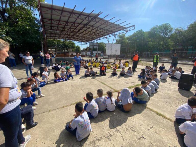 Siguen simulacros de evacuación por sismo en escuelas de Ureña