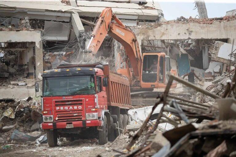 La remoción de escombros, el otro gran reto en La Guaira tras los terremotos