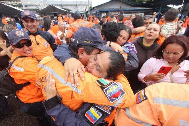 Entre abrazos y lágrimas: El emotivo regreso de Protección Civil Táchira