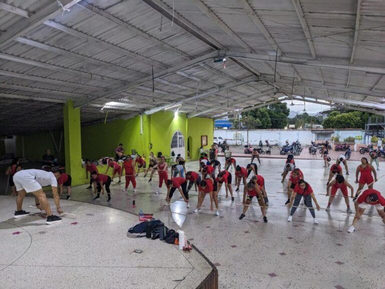 Una bailoterapia por los afectados de La Guaira