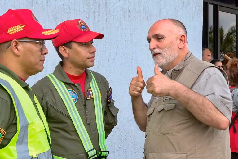 Chef José Andrés llega a Venezuela a cocinar para los damnificados