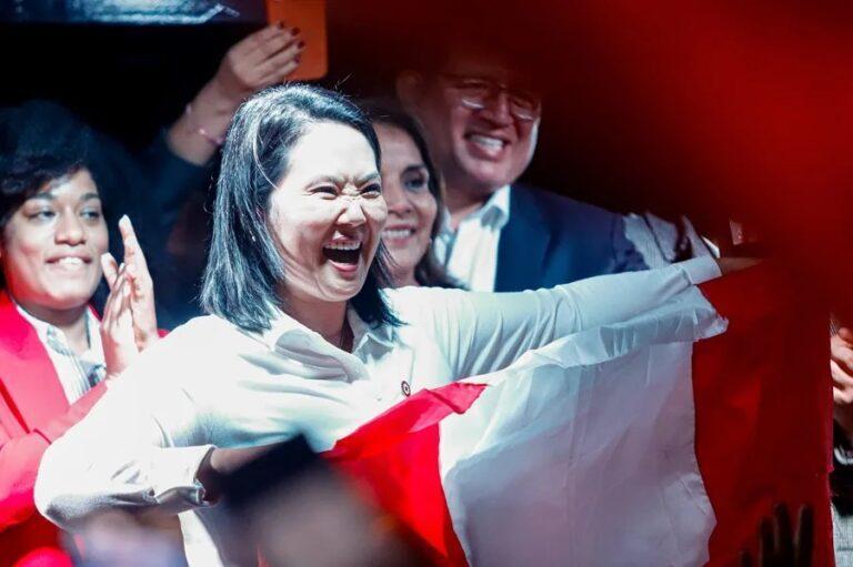 Keiko Fujimori recibe credenciales como presidenta de Perú