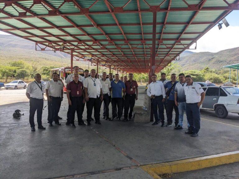 Conductores de carros cinco puestos rechazan aumento en precio del listín