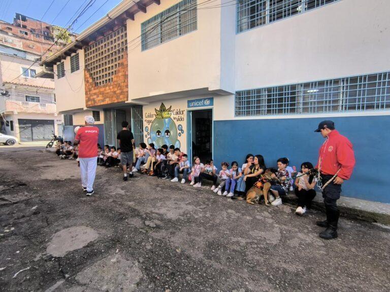 Plan vacacional “Carrusel de la Alegría” capacita a niños de San Cristóbal en prevención sísmica y labores de rescate