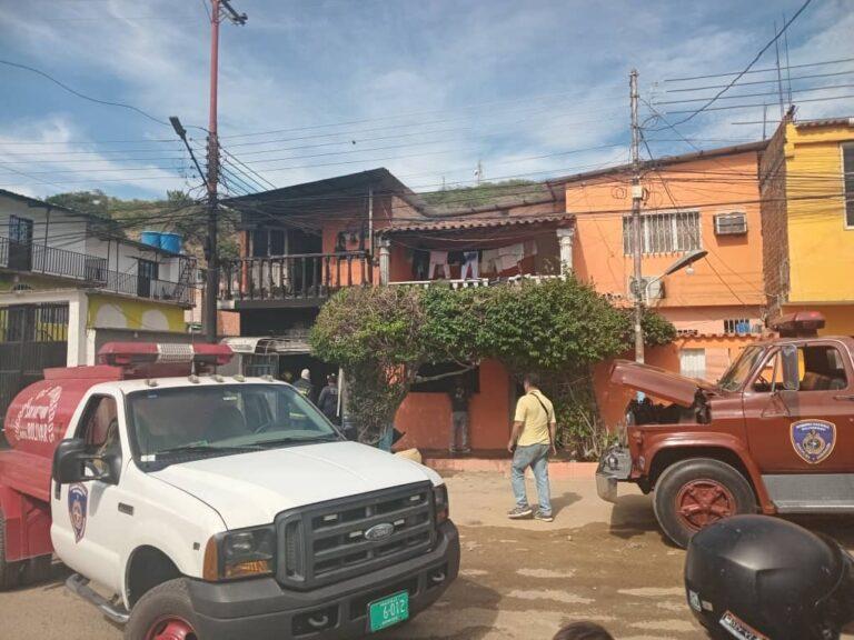 Enseres consumidos en incendio de vivienda en San Antonio