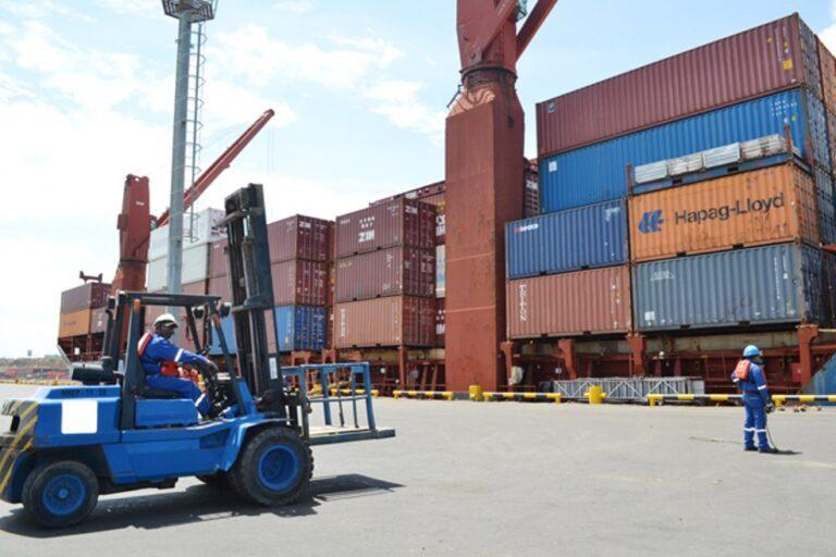Comienza el arribo de mercancíapara la demanda de fin de año