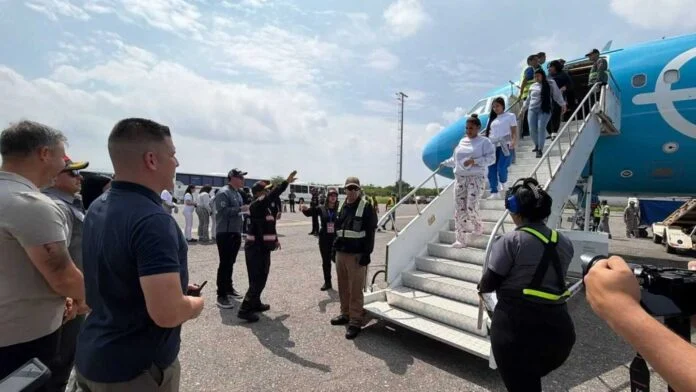 147 venezolanos llegan a Barcelona en el primer vuelo de deportación de EE. UU. tras los terremotos