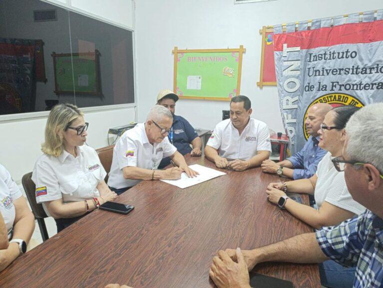 Iufront y Asoata firman convenio en pro de la formación aduanera