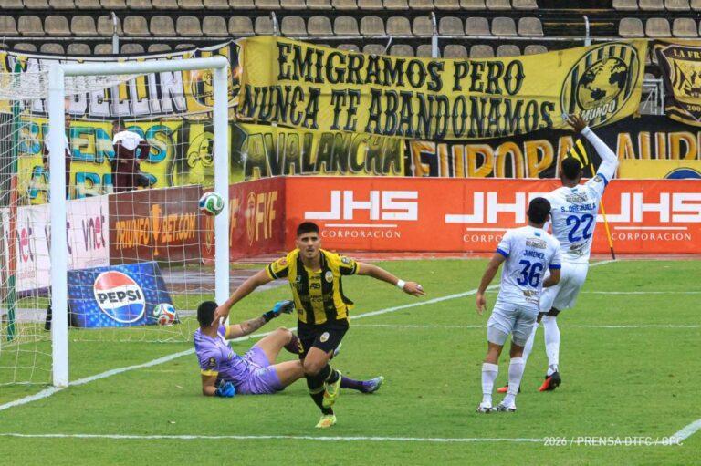Sangre “charrúa” en goleada aurinegra ante Rayo Zuliano: Pollero, Pérez Siri y Adamo
