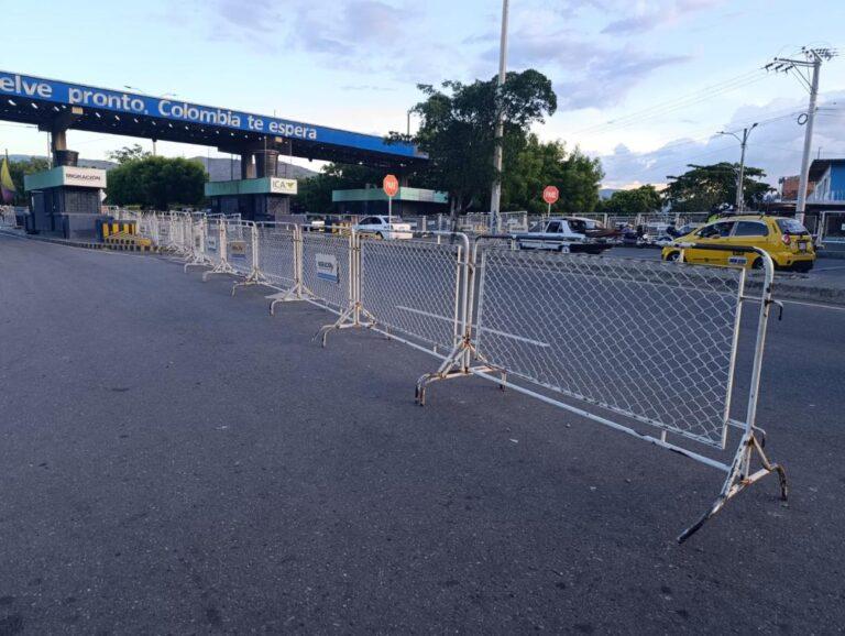Exigen vallas levantadas por completo para dar paso a puentes abiertos 24 horas