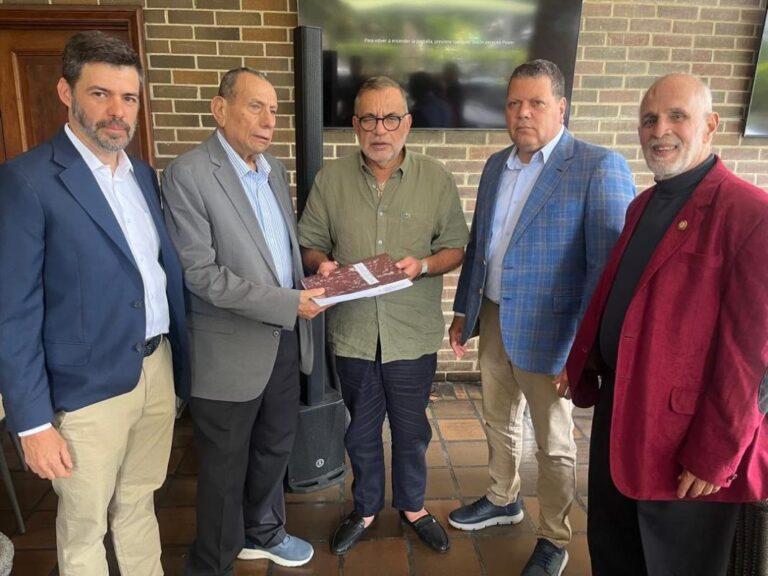 Exigen la reapertura de los diarios La Voz y La Región