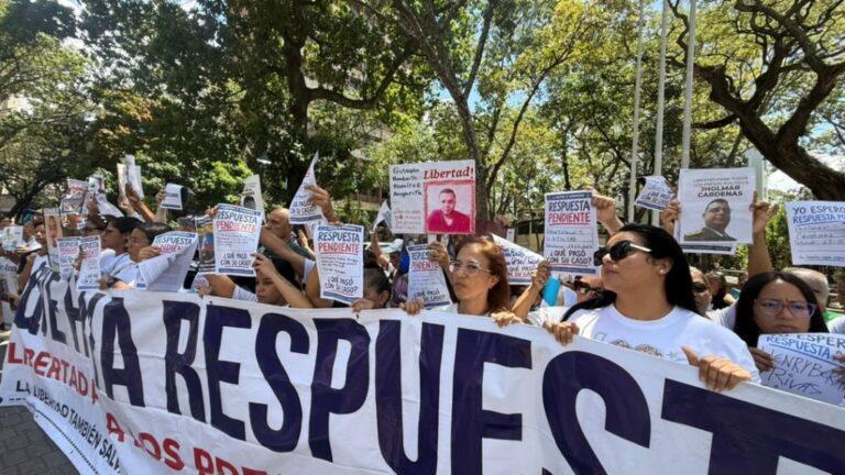 Familiares de presos políticos continuan su semana de protestas y exigen respuestas a la Fiscalía