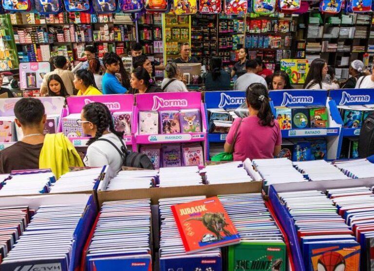 Completar la lista de útiles escolares en San Cristóbal requiere del aporte de múltiples ingresos