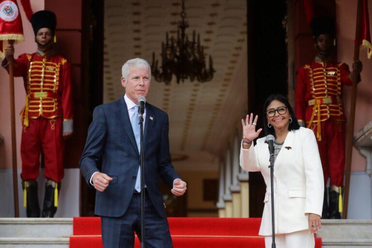 Especialistas consideran que realizar elecciones presidenciales simultáneas con las parlamentarias es lo más adecuado para la reinstitucionalización del país
