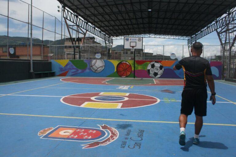 Remozan complejo deportivo Plaza Venezuela en beneficio de las actividades recreativas
