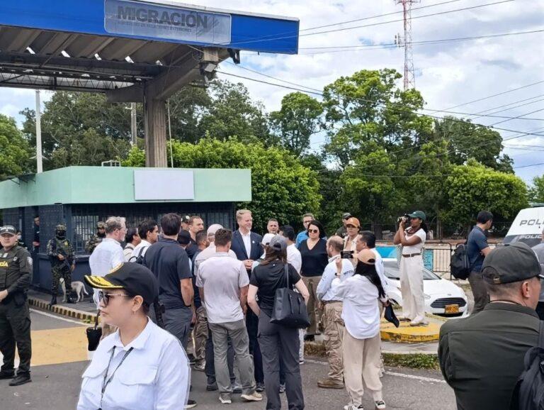 Delegación de la embajada de EE UU visita frontera con director de Migración Colombia