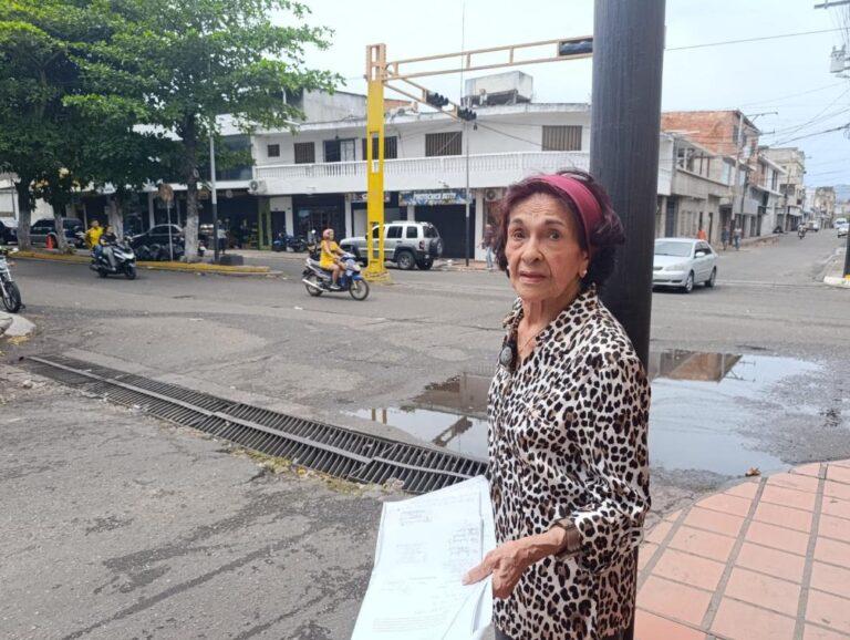«Llevo tres años pidiendo solución a un problema con alcantarilla»