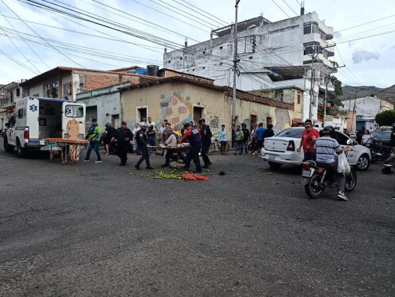 Un hombre lesionado en colisión de moto y carro en San Antonio